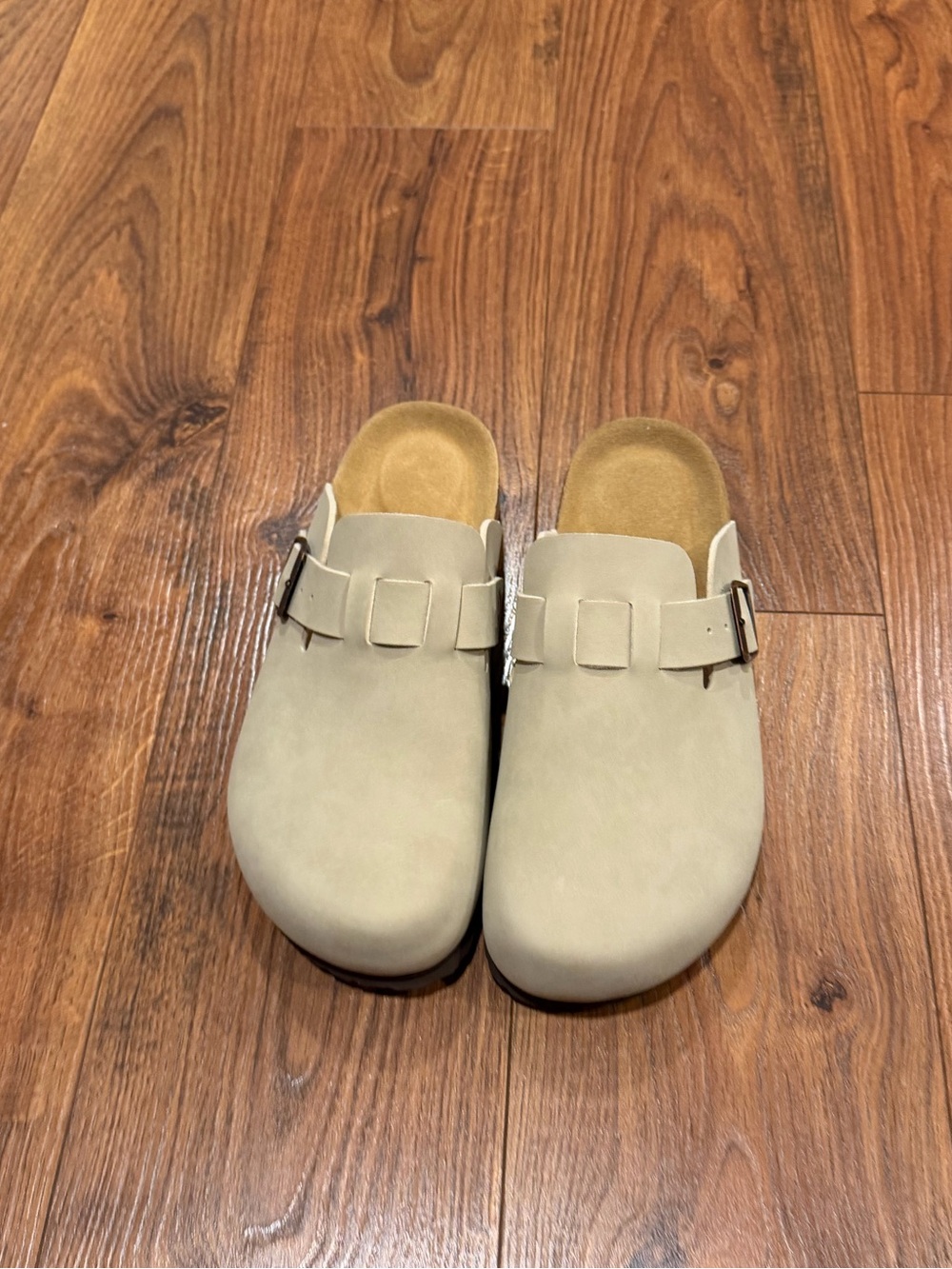Women’s Cushionaire Slip-On Clog Mule in Light Beige Size 9 NEW